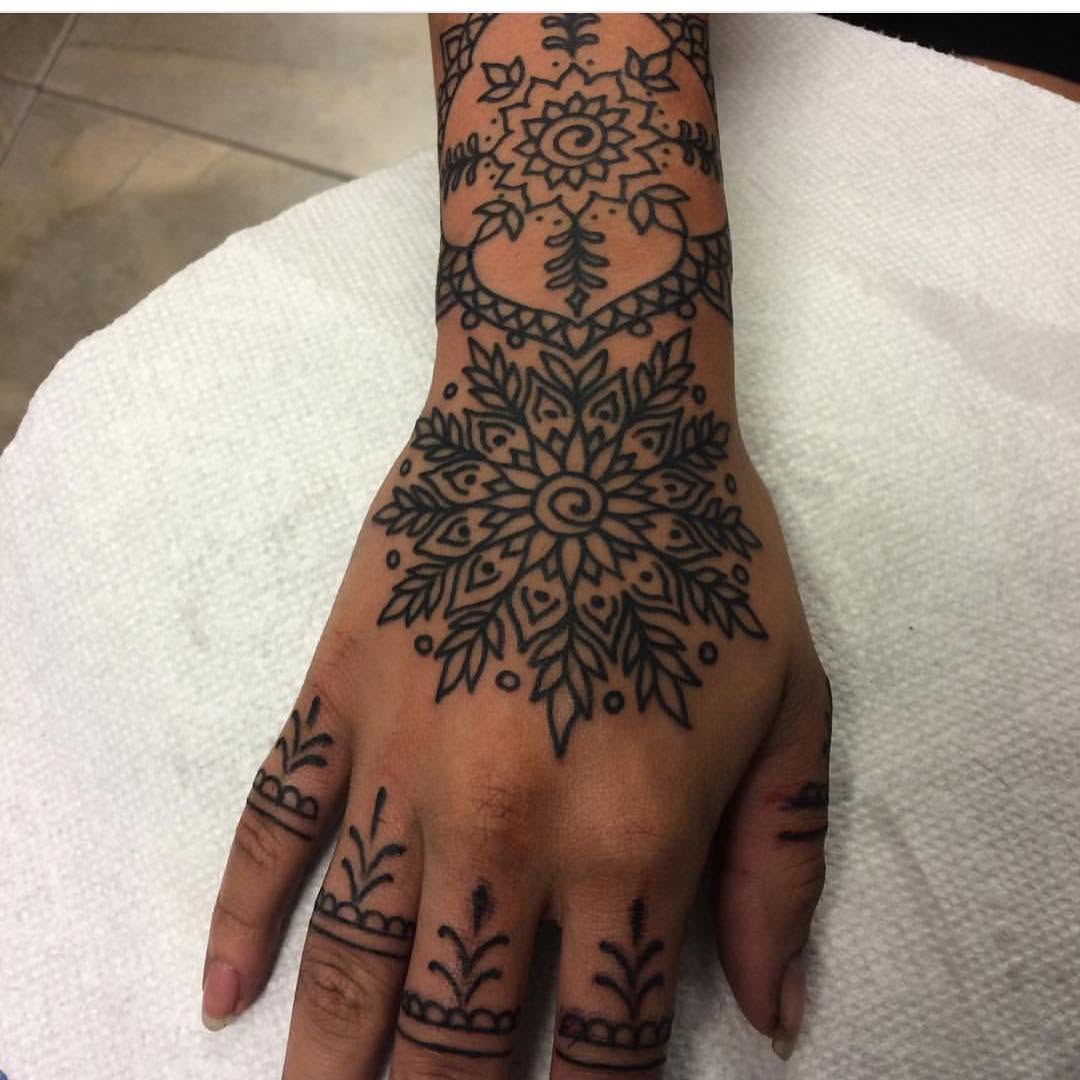 Full Circle Tattoo