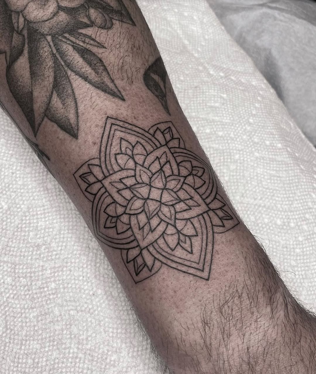 Full Circle Tattoo