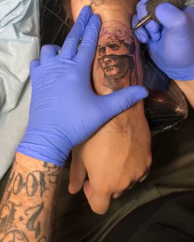 Full Circle Tattoo