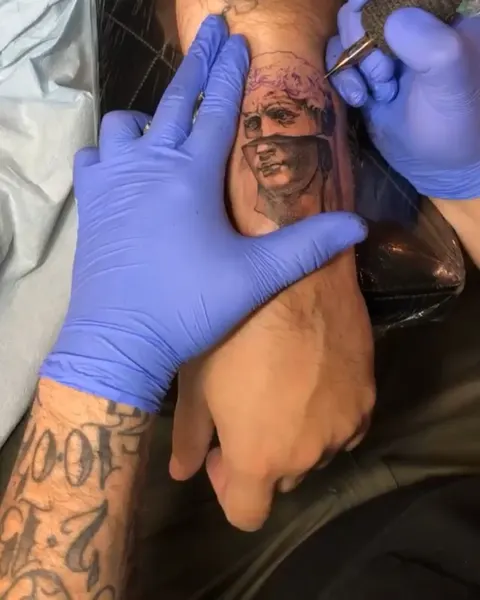 Full Circle Tattoo