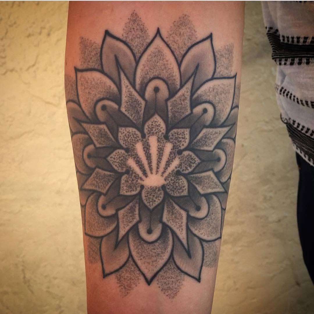 Full Circle Tattoo