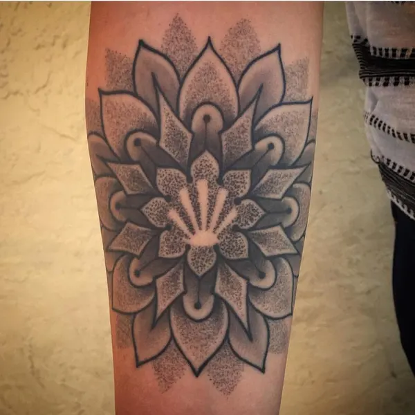Full Circle Tattoo