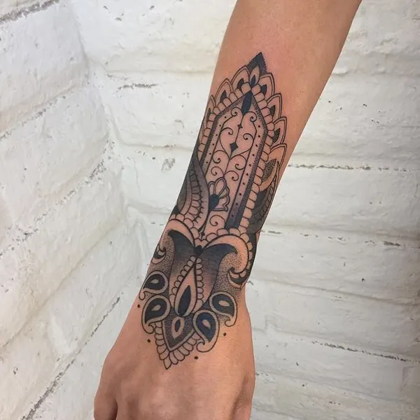 Full Circle Tattoo