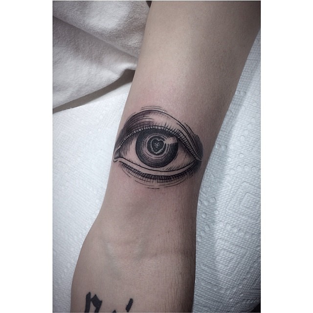 Full Circle Tattoo