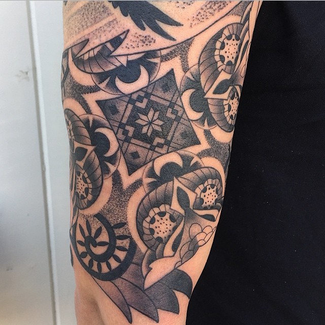 Full Circle Tattoo