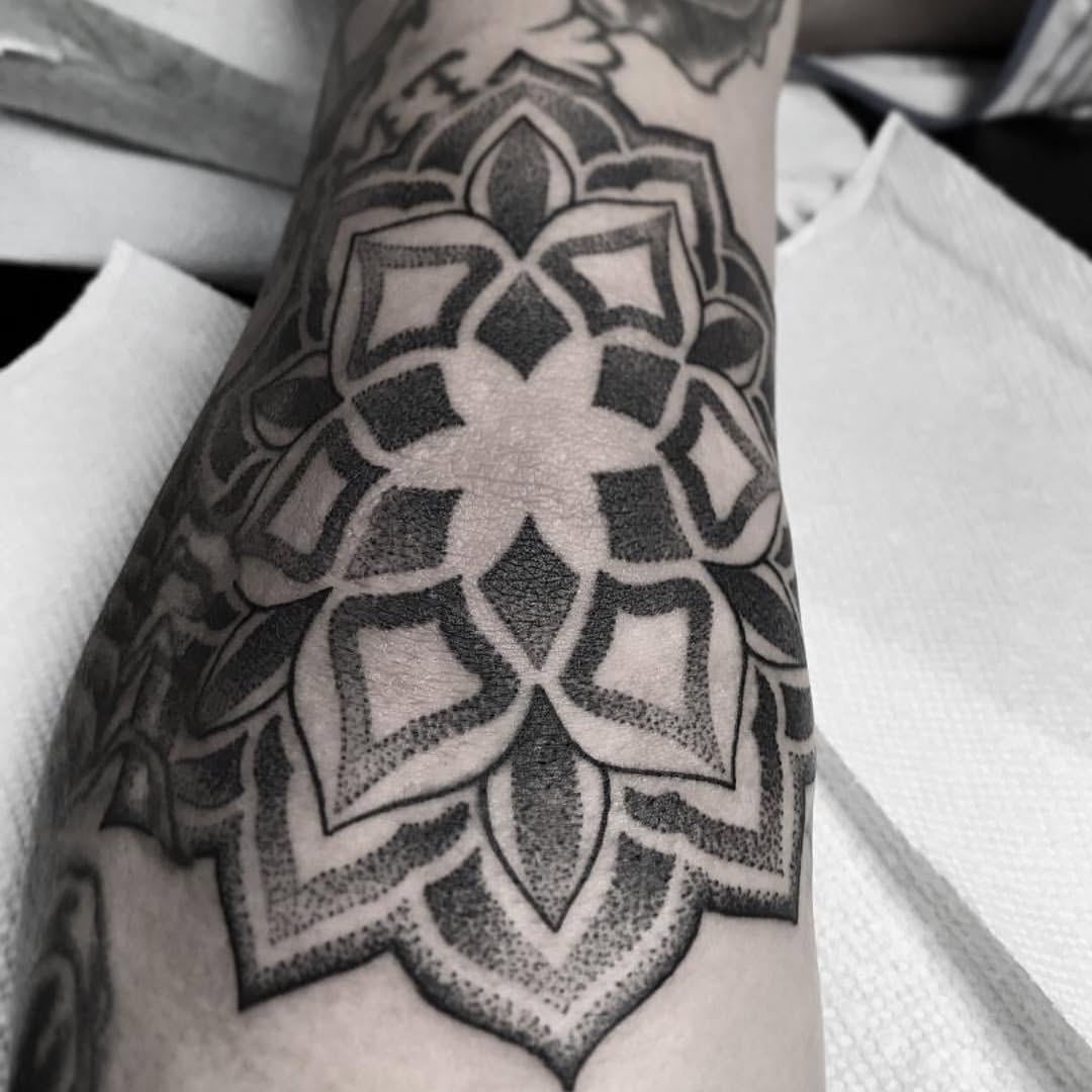 Ink and Dagger Tattoo