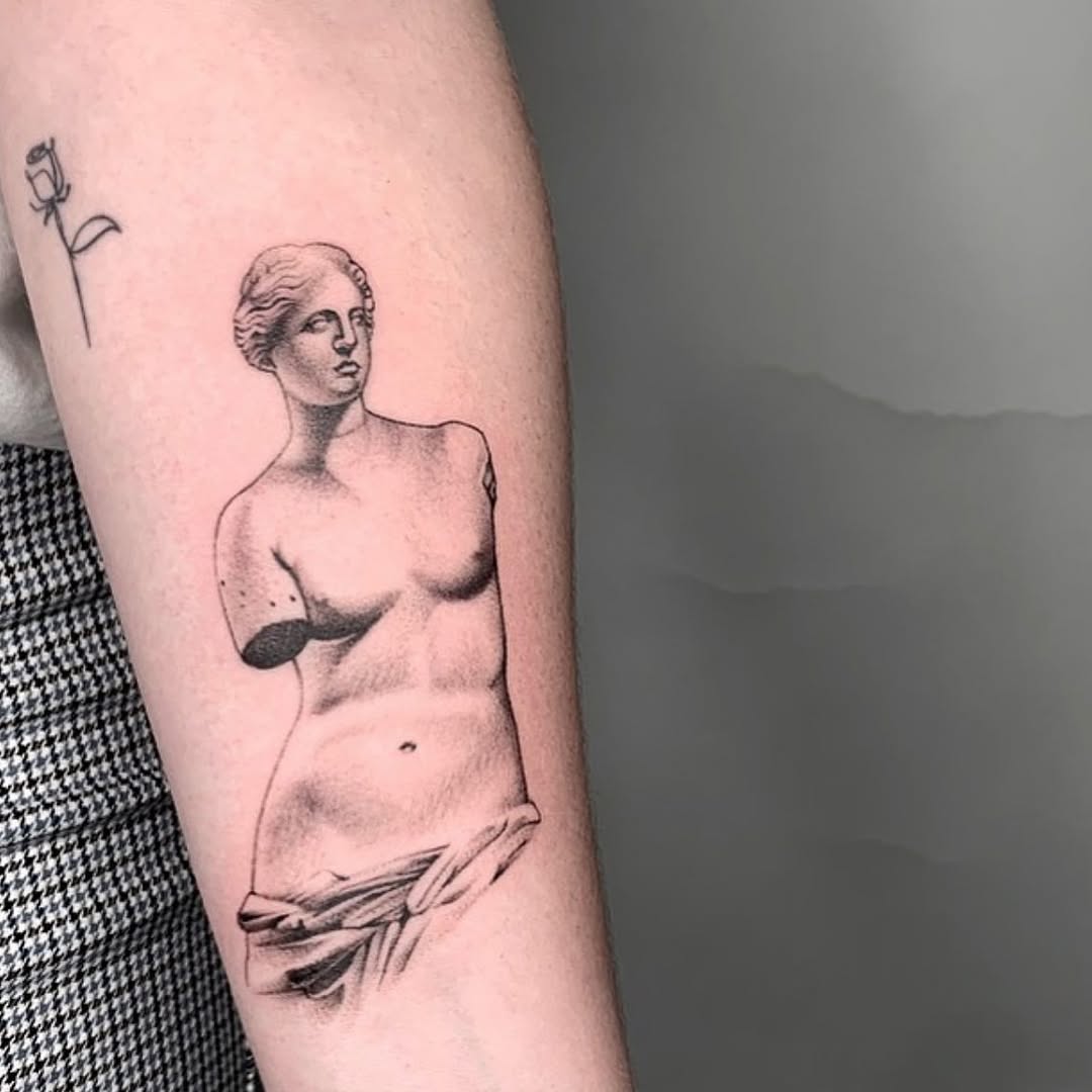 Full Circle Tattoo