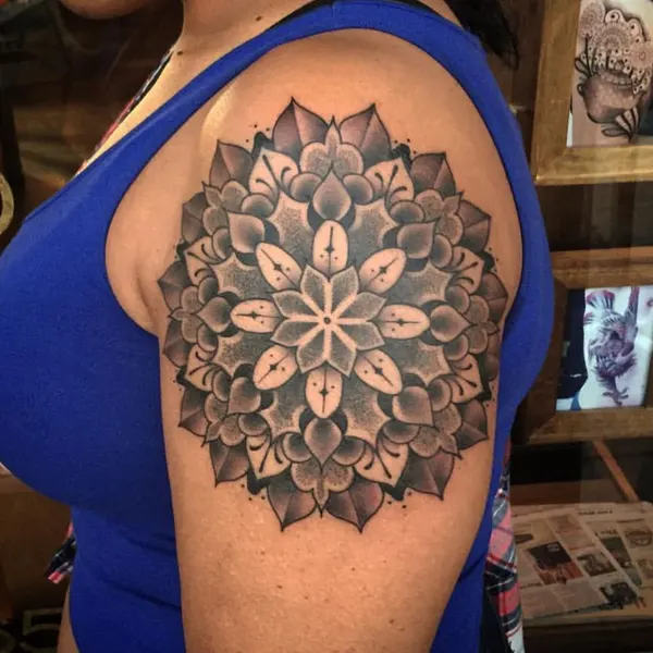 Full Circle Tattoo