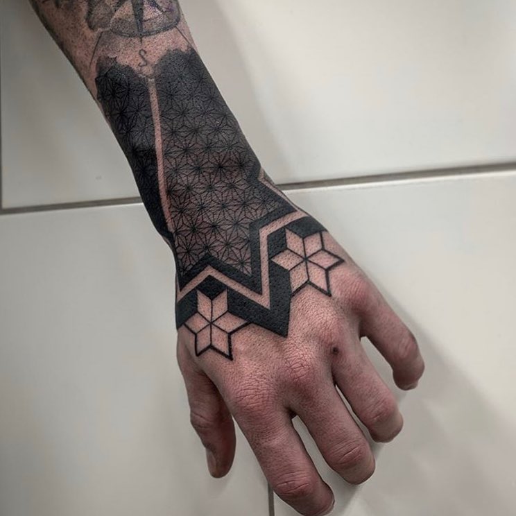 Full Circle Tattoo
