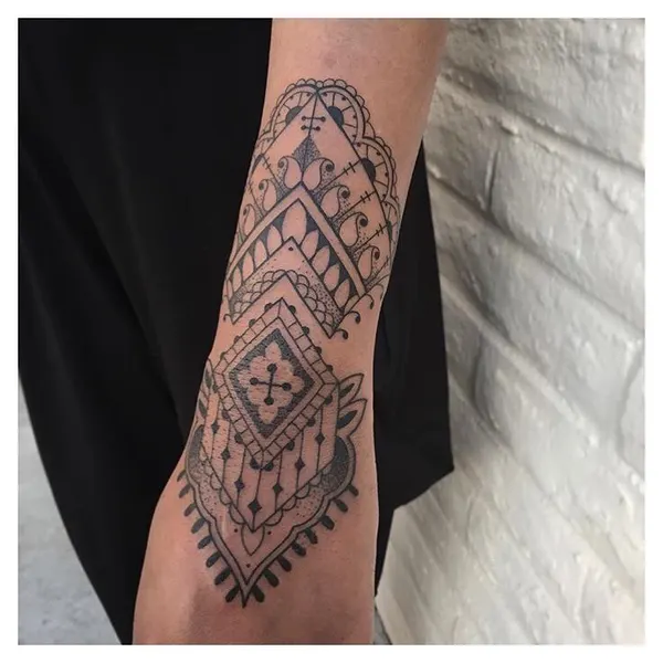 Full Circle Tattoo