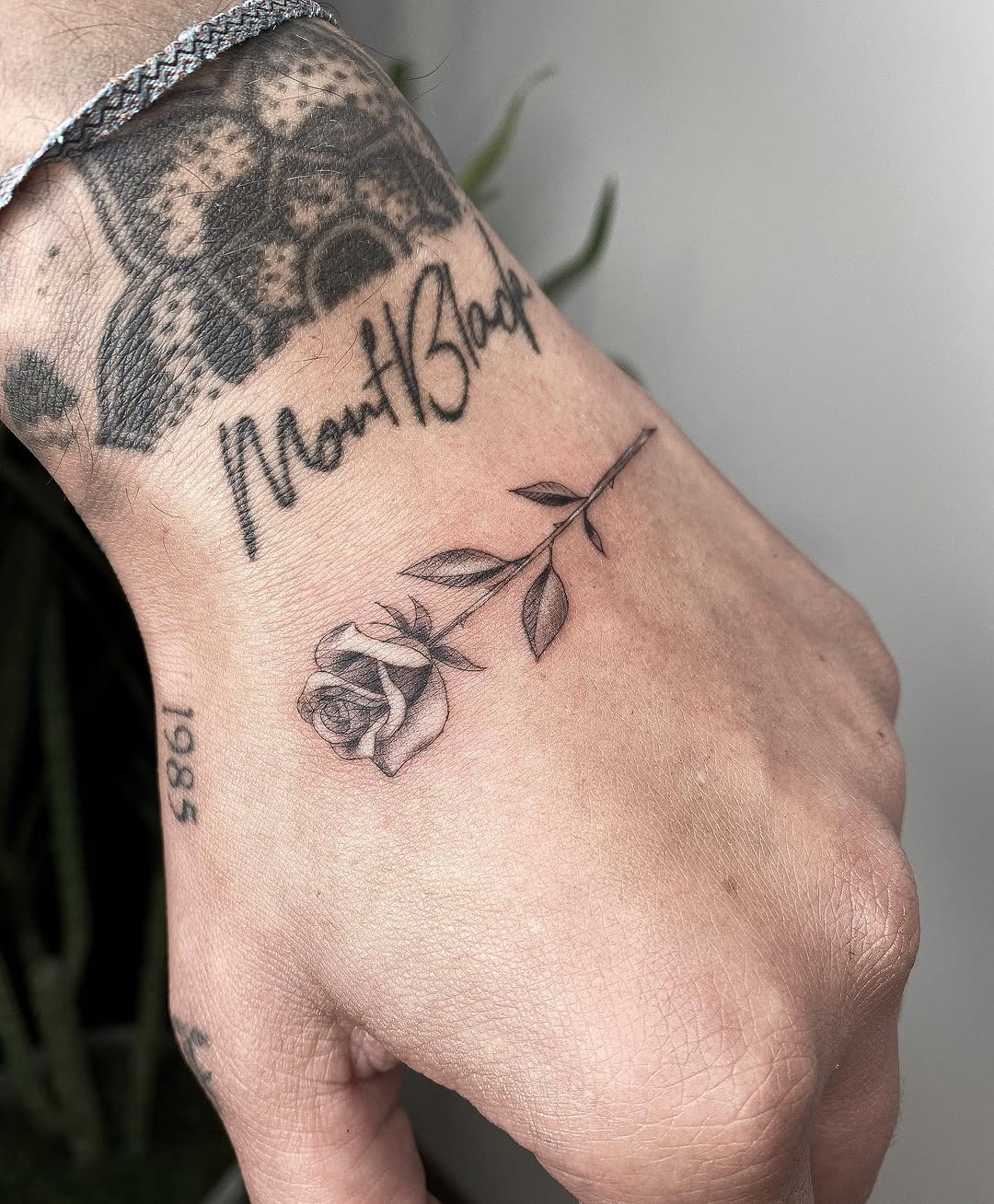 Lettering, Flower