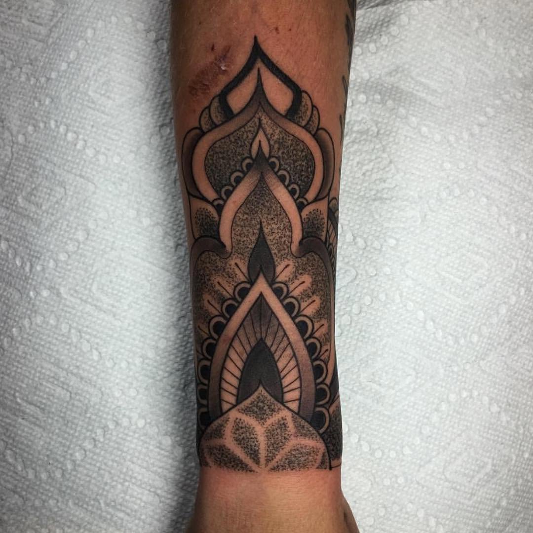 Full Circle Tattoo