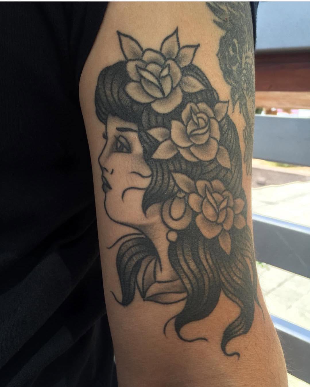 Full Circle Tattoo
