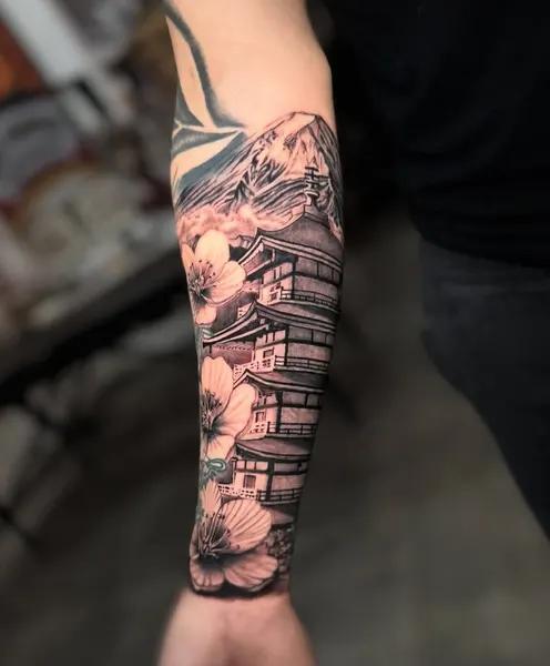 Full Circle Tattoo