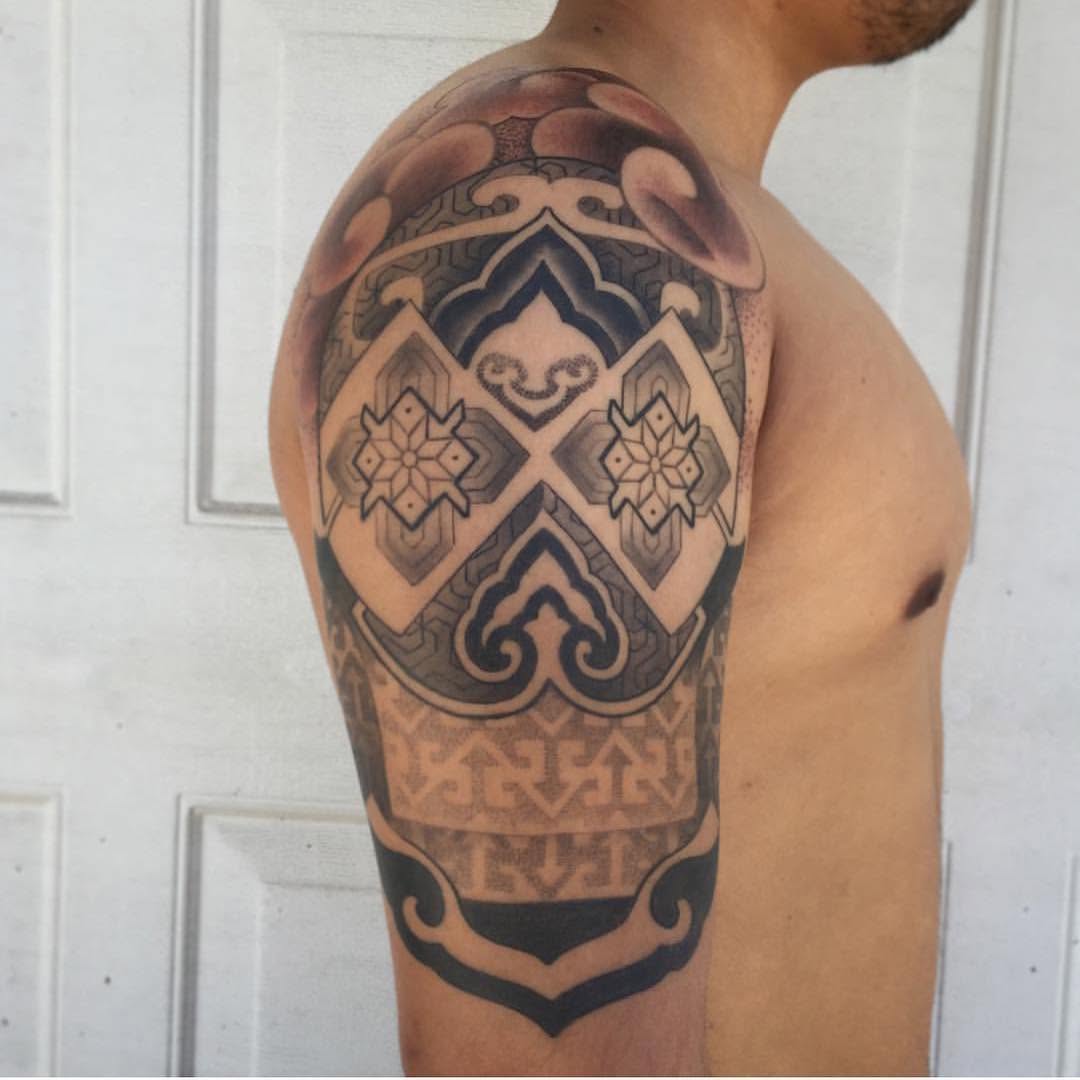 Full Circle Tattoo