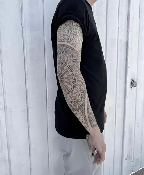Full Circle Tattoo