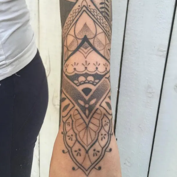 Full Circle Tattoo