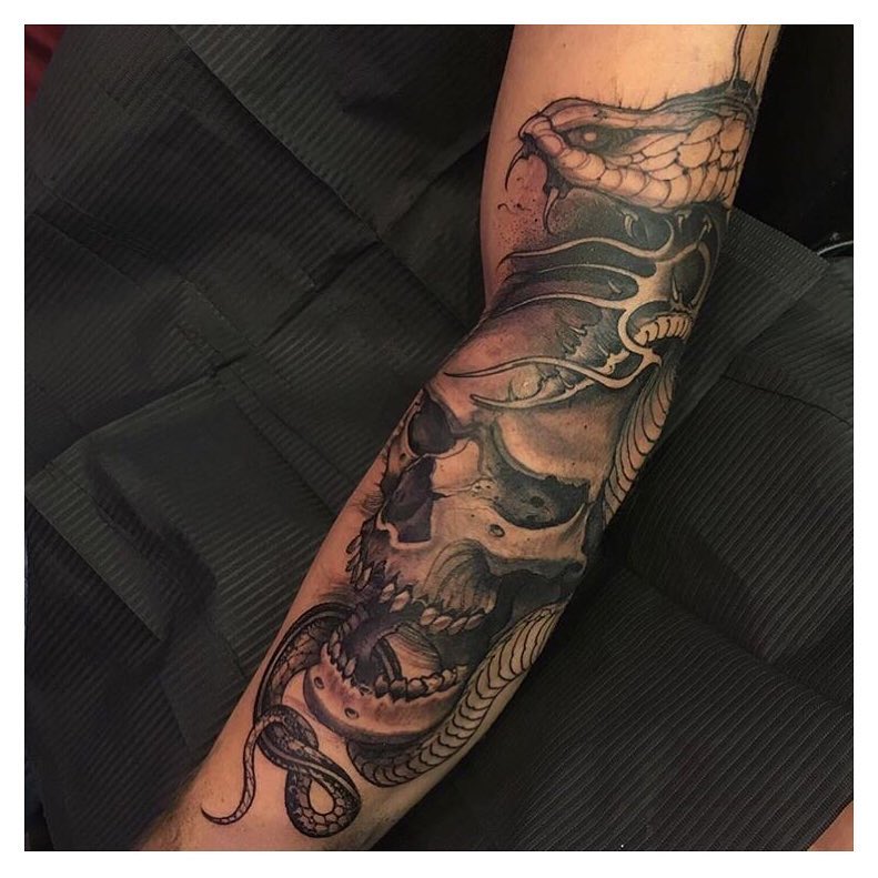 Full Circle Tattoo