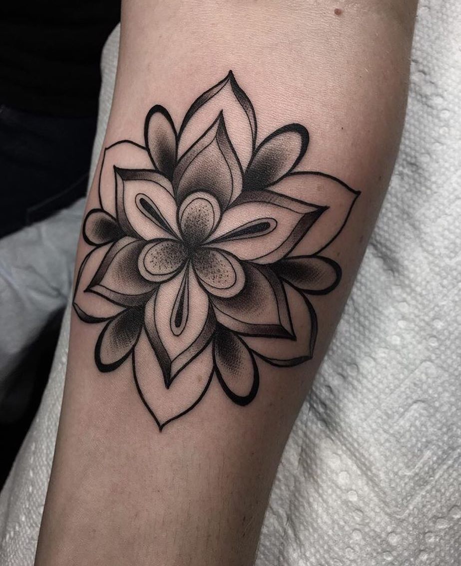 Full Circle Tattoo