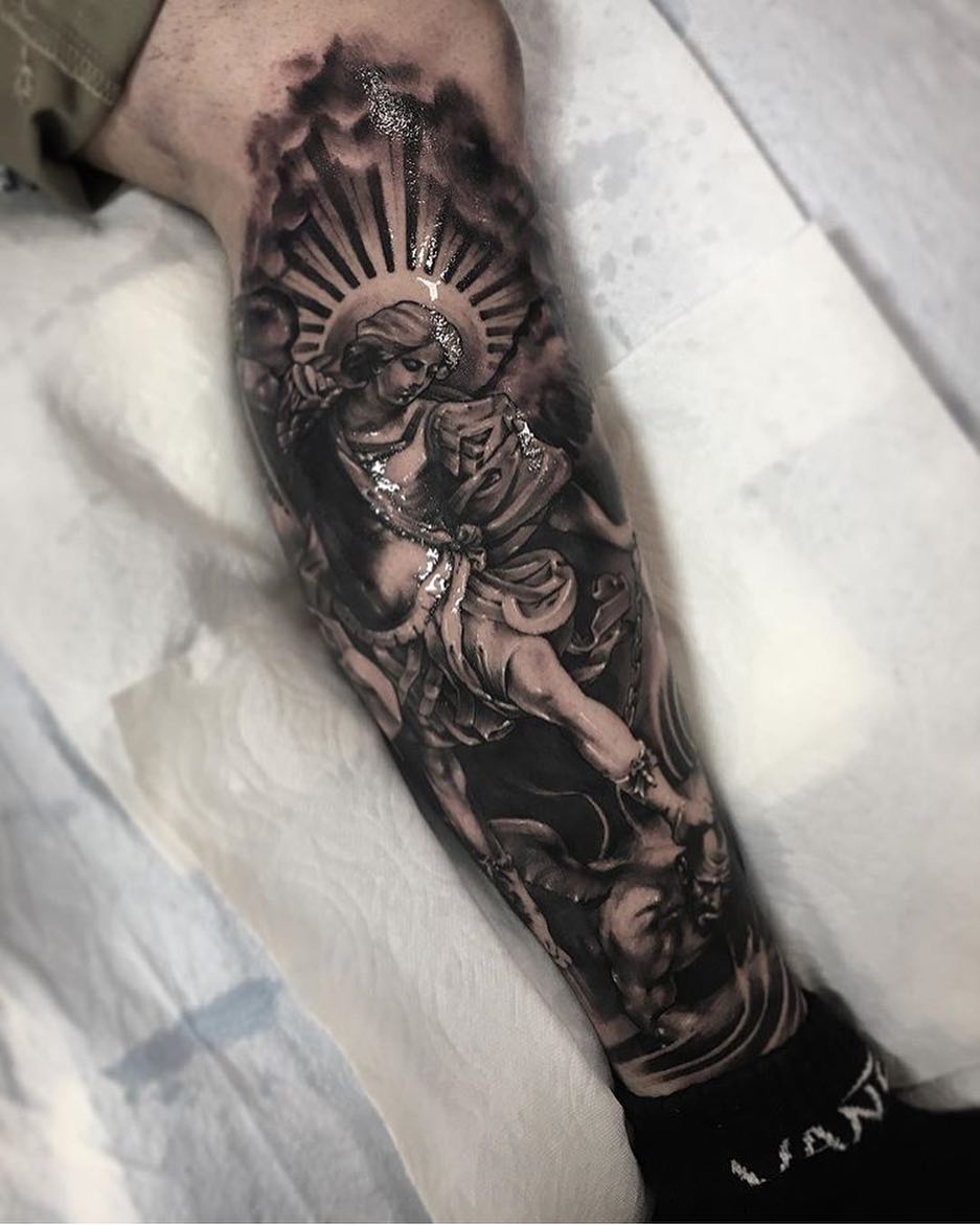 Full Circle Tattoo