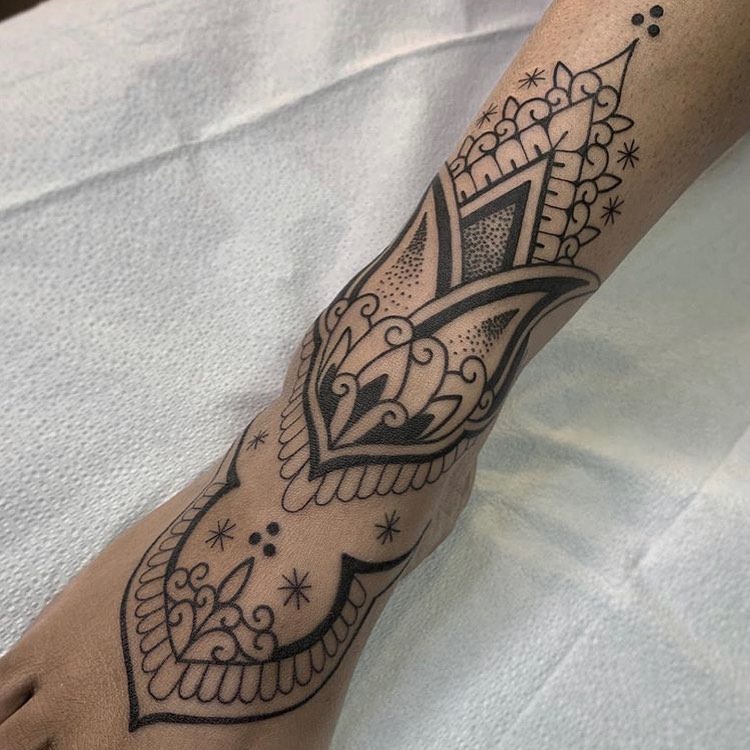 Full Circle Tattoo