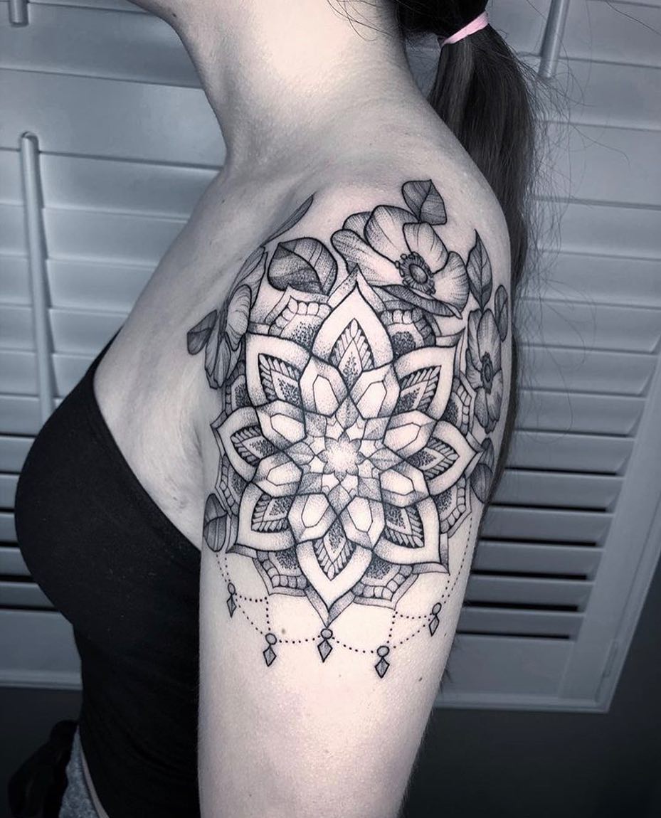 Full Circle Tattoo