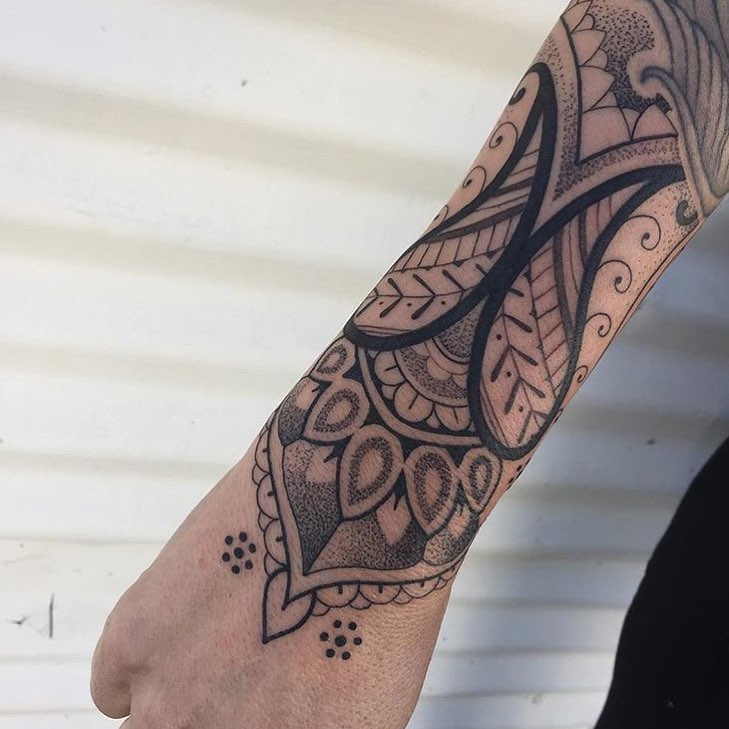Full Circle Tattoo
