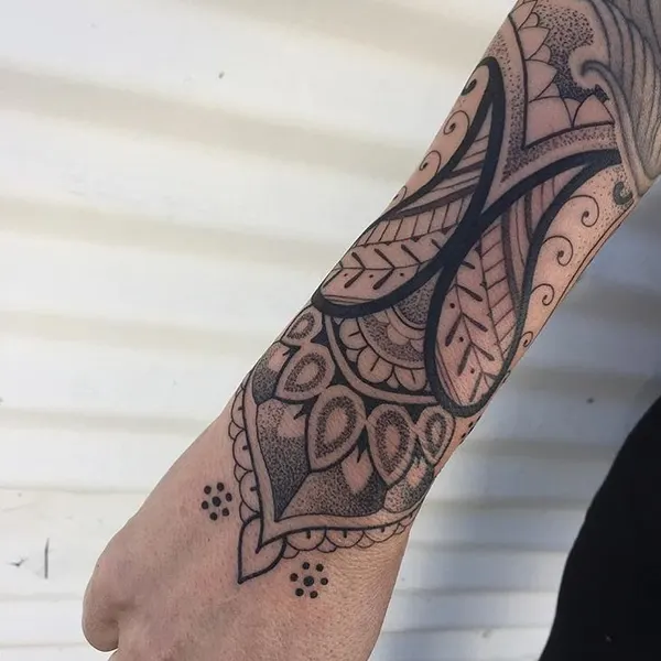 Full Circle Tattoo