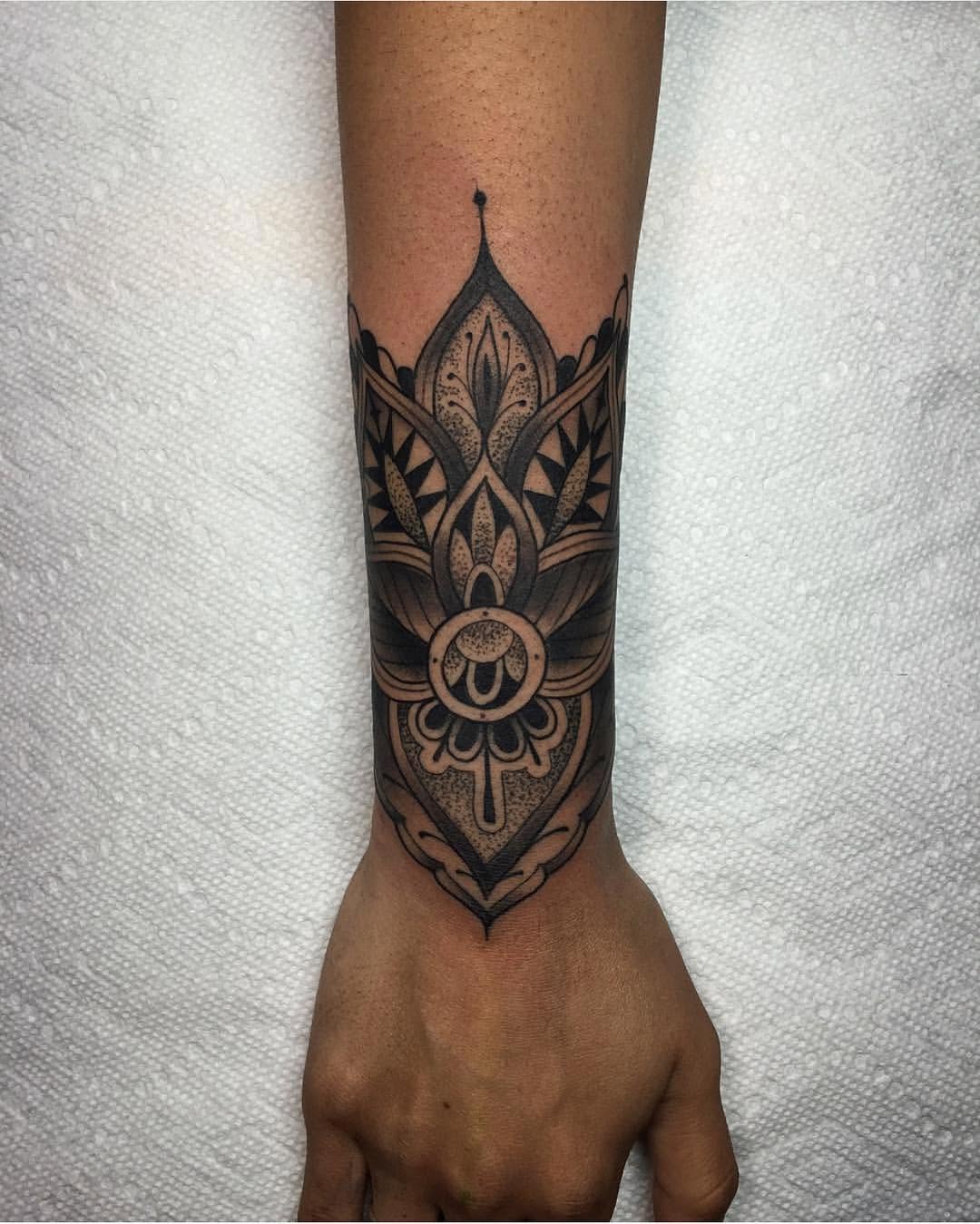 Full Circle Tattoo