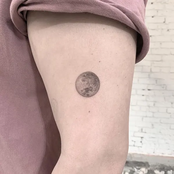 달, 일식, 달항아리, 음양, 초승달