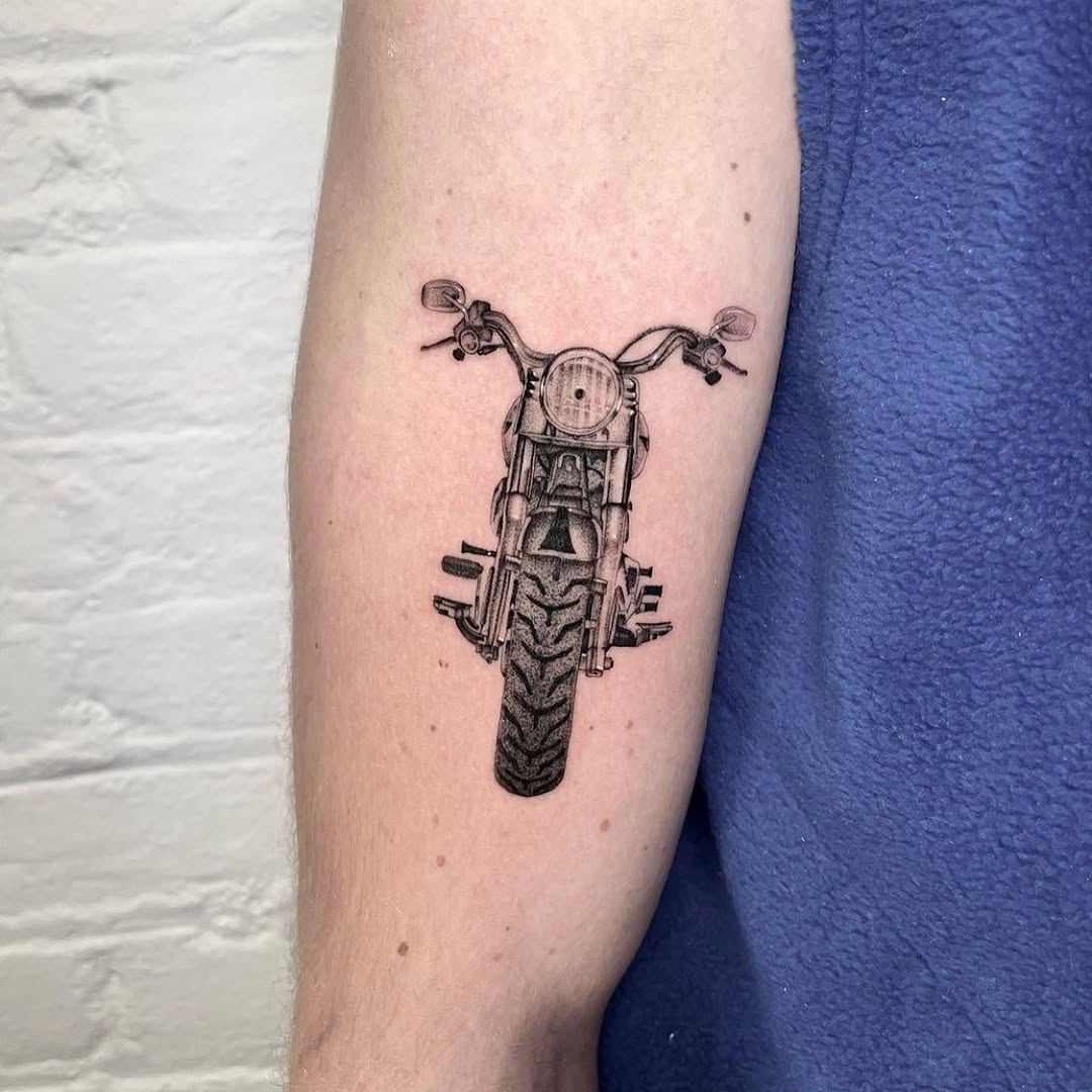 Full Circle Tattoo