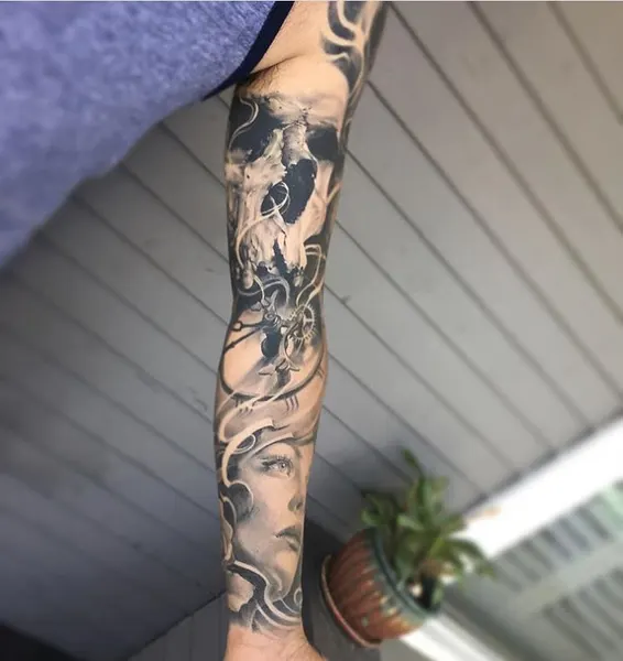 Full Circle Tattoo