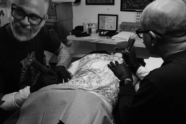 Full Circle Tattoo