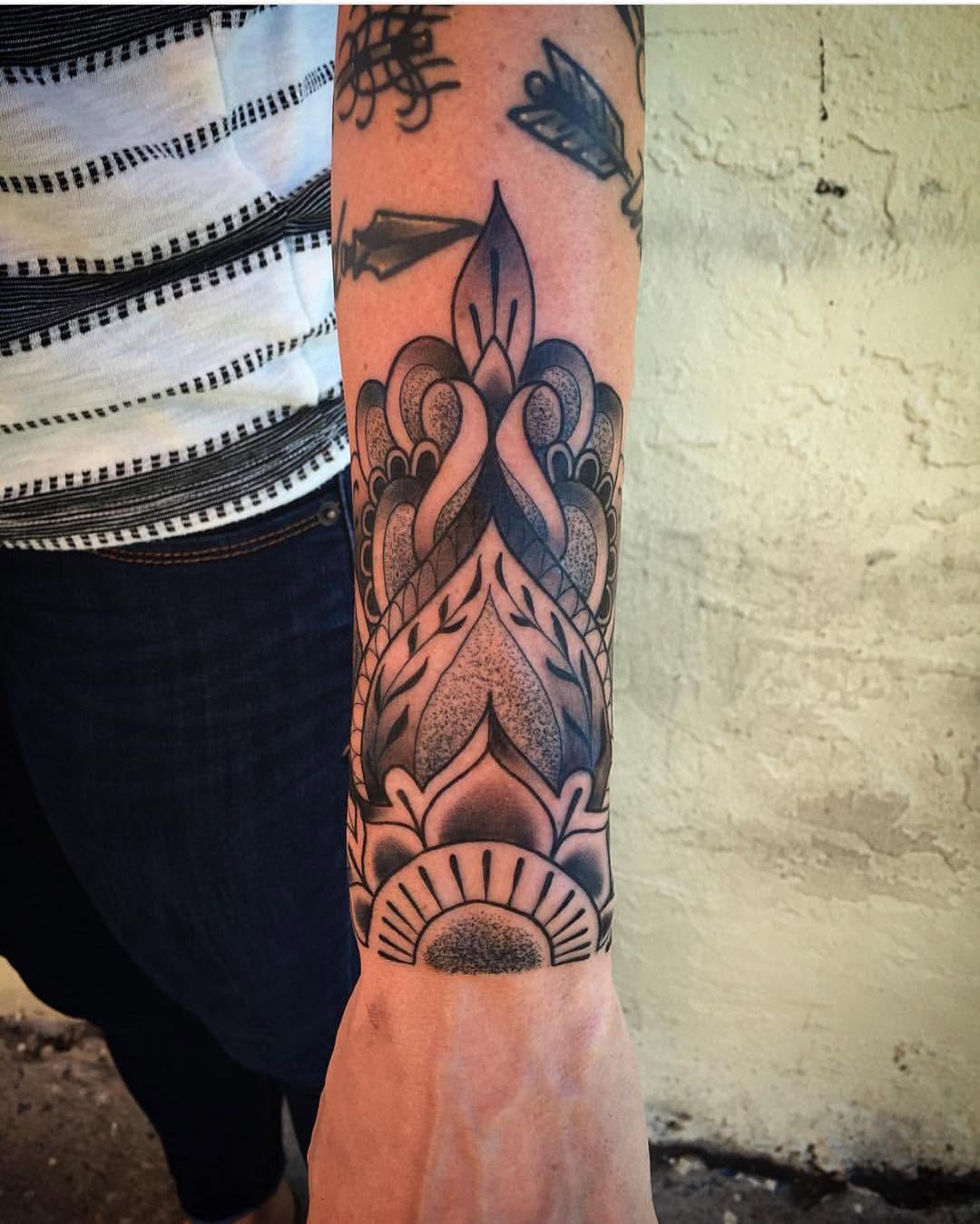 Full Circle Tattoo
