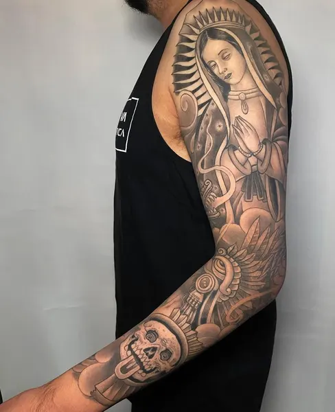 Full Circle Tattoo