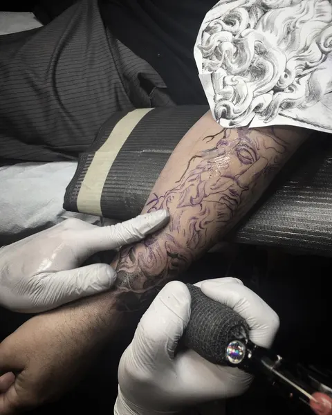 Full Circle Tattoo
