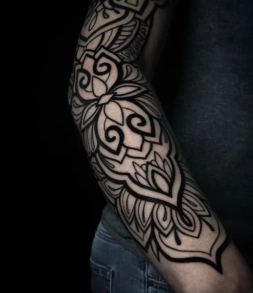 Ink and Dagger Tattoo