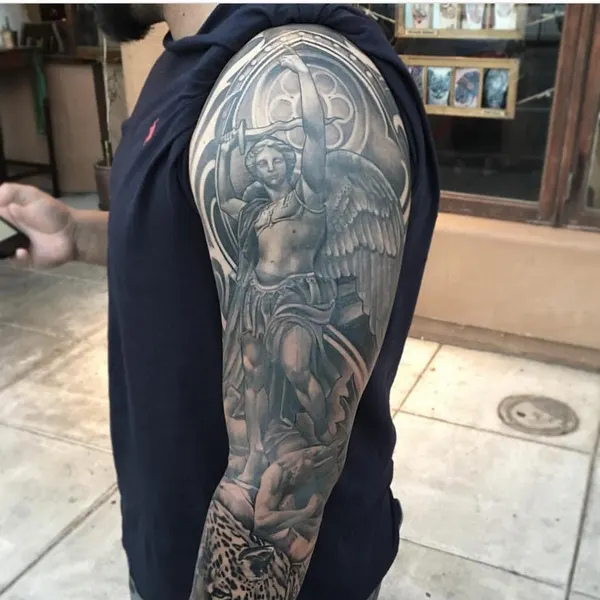 Full Circle Tattoo