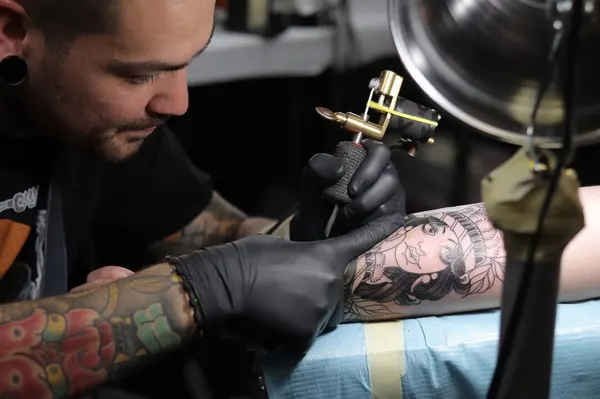 Full Circle Tattoo