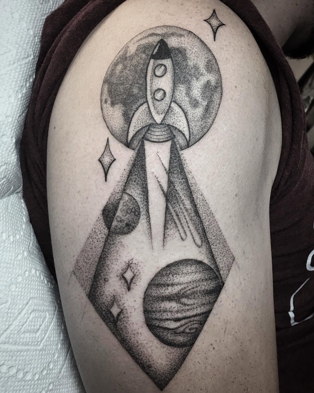 Full Circle Tattoo