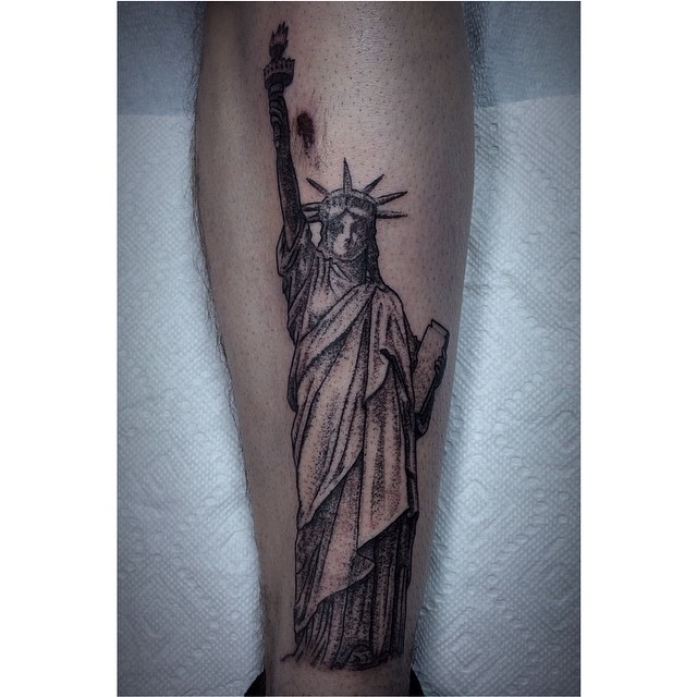 Full Circle Tattoo