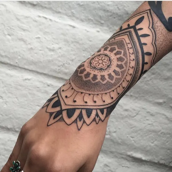 Full Circle Tattoo
