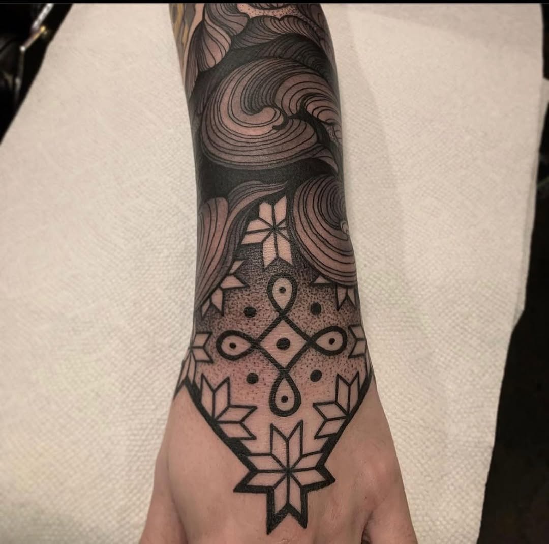 Full Circle Tattoo
