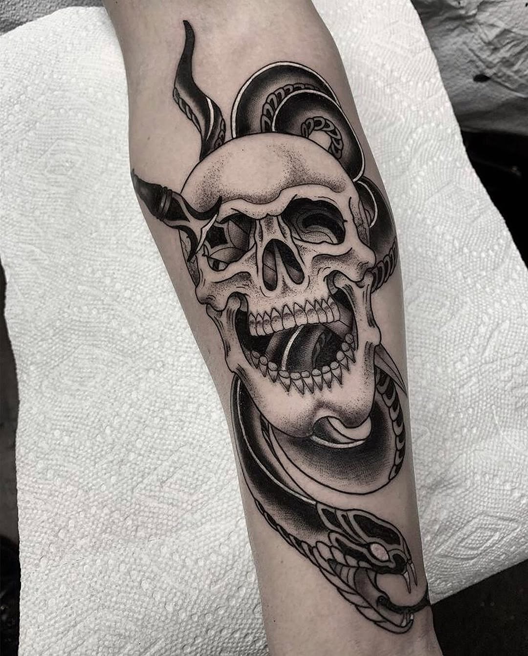 Full Circle Tattoo