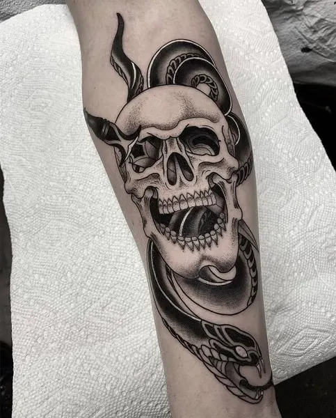 Full Circle Tattoo
