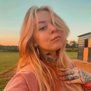 lindseebeetattoo